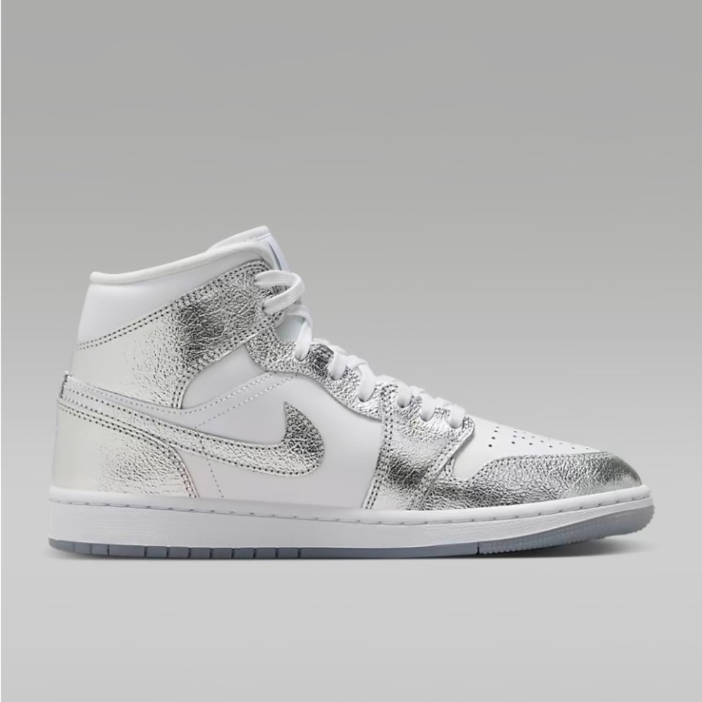 Women’s Jordan 1 Silver Size 6.5